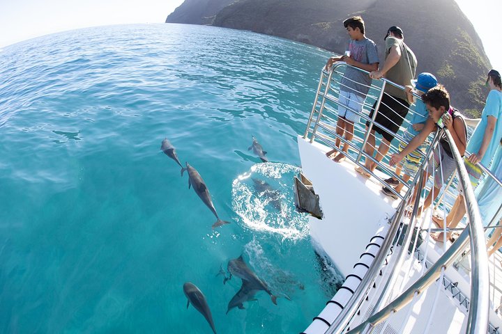 Kauai: Deluxe Na Pali Snorkel Cruise aboard Lucky Lady | wizardtrip