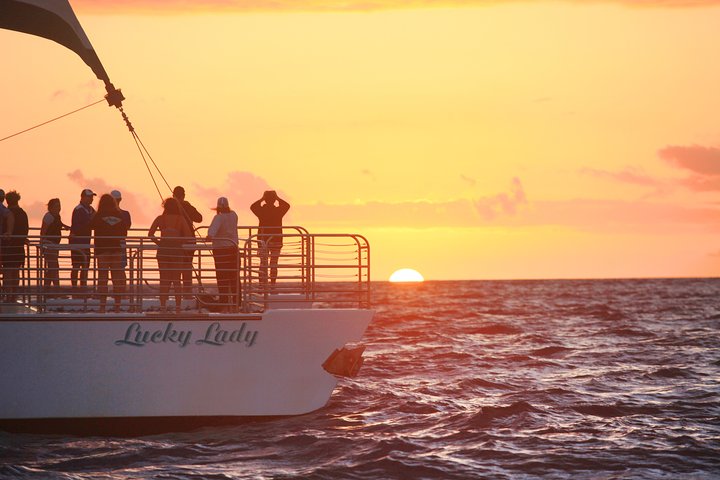 Kauai: Deluxe Na Pali Sunset Cruise aboard Lucky Lady | wizardtrip