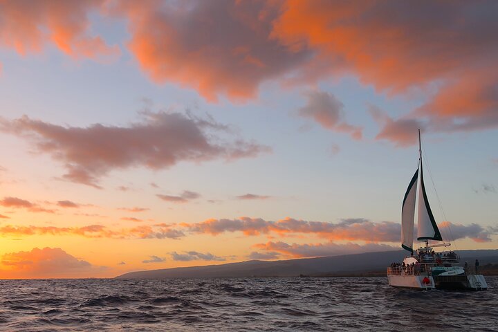 Luxury catamaran sunset cruise along the stunning Na Pali Coast in Kauai, Hawaii, photo 6 | wizardtrip