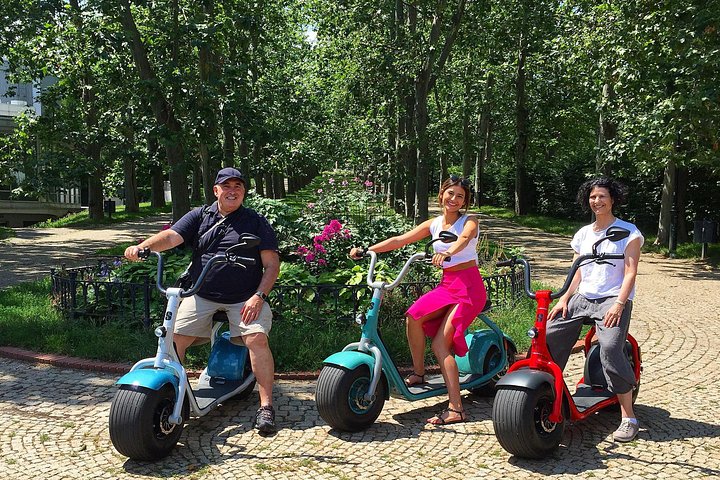 Utforska Prags historiska gator och landmärken på en rolig SCROOSER elsparkcykeltur, foto 21 | wizardtrip
