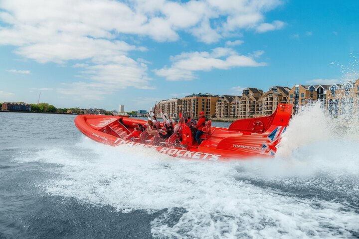 High-Speed Thames River Speedboat in London | wizardtrip