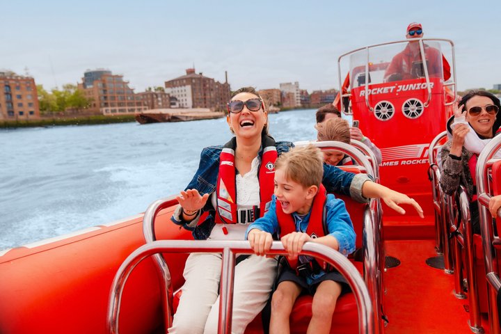 Thrill-Seeker genießen eine High-Speed-Speedboot-Tour auf der Themse in London, vorbei an ikonischen Wahrzeichen, Foto 7 | wizardtrip