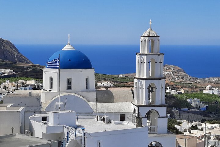 Explora los diversos paisajes y encantadores pueblos de Santorini en un tour privado y personalizable con guía y conductor local, foto 9 | wizardtrip
