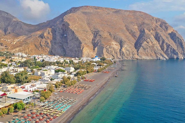 Explora los diversos paisajes y encantadores pueblos de Santorini en un tour privado y personalizable con guía y conductor local, foto 26 | wizardtrip