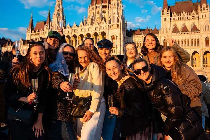 Budapest Danube river cruise at night with unlimited Prosecco and city lights, photo 8 | wizardtrip