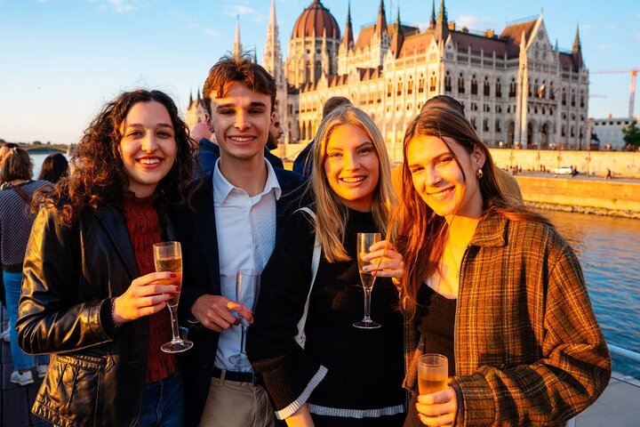 Budapest Danube river cruise at night with unlimited Prosecco and city lights, photo 15 | wizardtrip