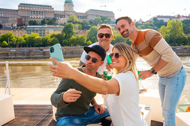 Budapest Danube river cruise at night with unlimited Prosecco and city lights, photo 16 | wizardtrip