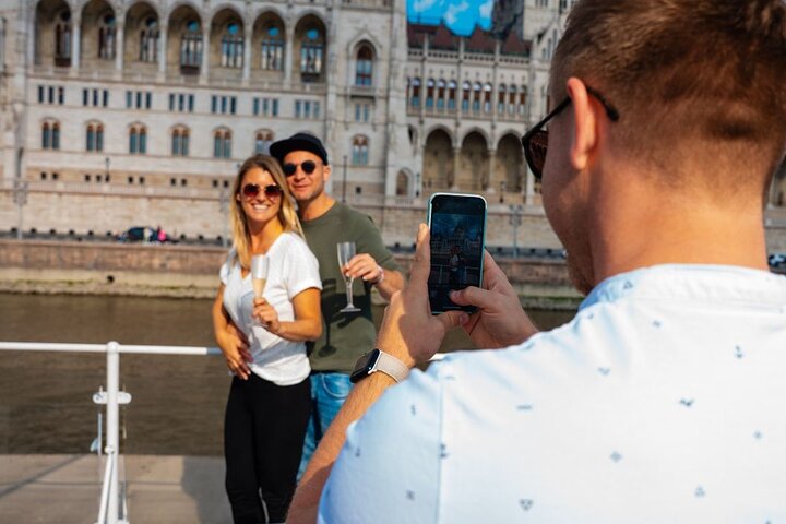 Budapest Danube river cruise at night with unlimited Prosecco and city lights, photo 17 | wizardtrip
