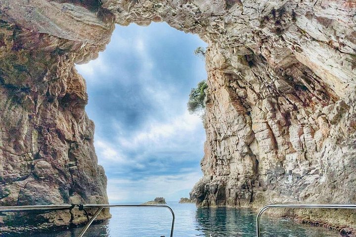 Privat båttur som utforskar Elafitiöarna nära Dubrovnik, Kroatien, med bad och ö-hoppning, foto 11 | wizardtrip
