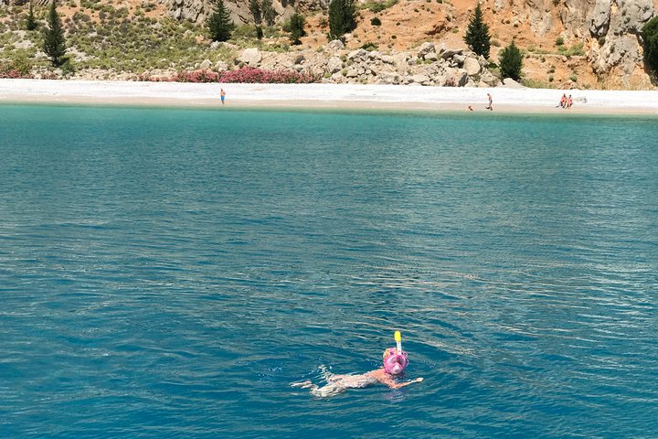 Pintoresco viaje en barco de Rodas a la isla de Symi con parada para nadar en la bahía de San Jorge, foto 23 | wizardtrip
