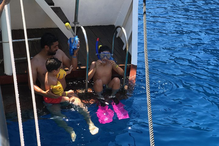 Pintoresco viaje en barco de Rodas a la isla de Symi con parada para nadar en la bahía de San Jorge, foto 25 | wizardtrip