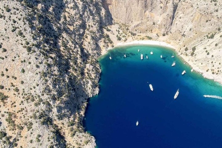 Pintoresco viaje en barco de Rodas a la isla de Symi con parada para nadar en la bahía de San Jorge, foto 29 | wizardtrip