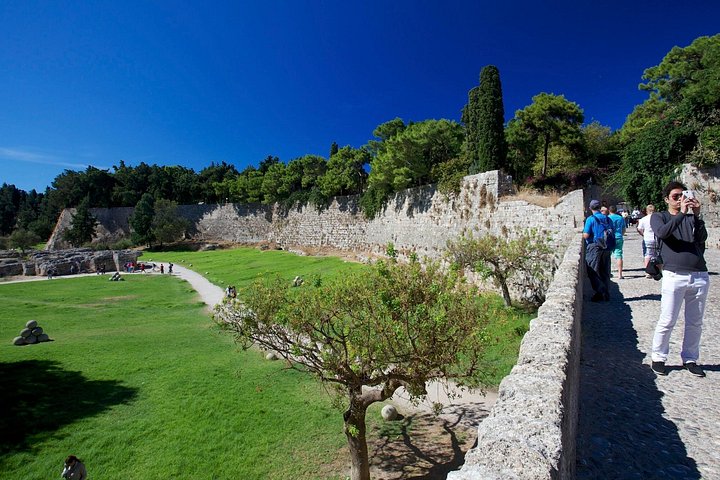 Explore a histórica cidade medieval de Rodes num passeio guiado a pé, descobrindo a sua rica história e marcos, foto 14 | wizardtrip