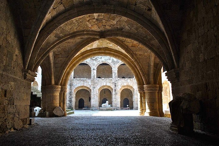 Explore a histórica cidade medieval de Rodes num passeio guiado a pé, descobrindo a sua rica história e marcos, foto 23 | wizardtrip