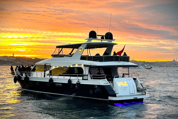Luxury yacht cruise on Istanbul's Bosphorus at sunset, offering city views and refreshments, photo 8 | wizardtrip
