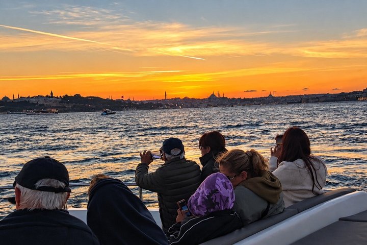 Luxury yacht cruise on Istanbul's Bosphorus at sunset, offering city views and refreshments, photo 39 | wizardtrip