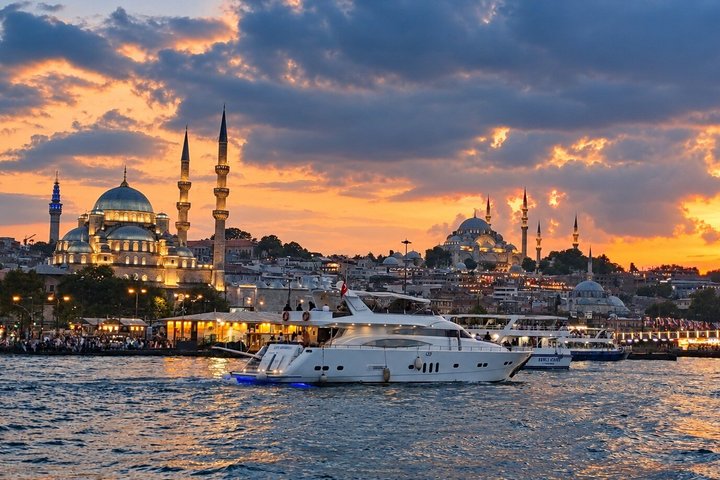 Luxury yacht cruise on Istanbul's Bosphorus at sunset, offering city views and refreshments, photo 41 | wizardtrip