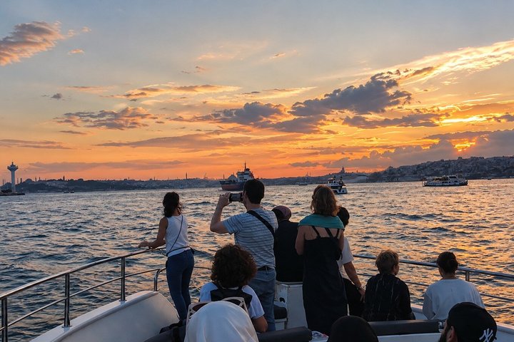 Luxury yacht cruise on Istanbul's Bosphorus at sunset, offering city views and refreshments, photo 44 | wizardtrip