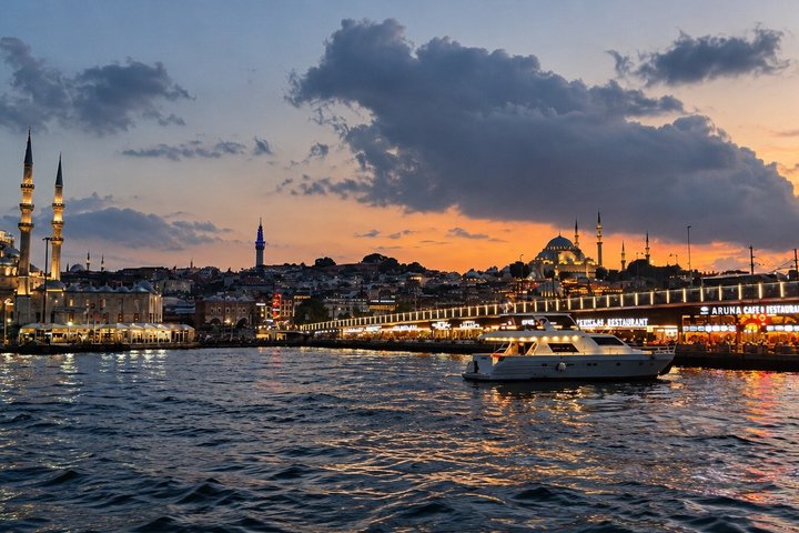 Luxury yacht cruise on Istanbul's Bosphorus at sunset, offering city views and refreshments, photo 45 | wizardtrip