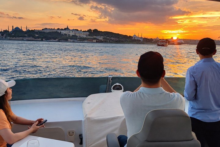Luxury yacht cruise on Istanbul's Bosphorus at sunset, offering city views and refreshments, photo 46 | wizardtrip
