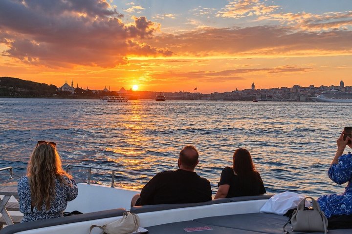 Luxury yacht cruise on Istanbul's Bosphorus at sunset, offering city views and refreshments, photo 47 | wizardtrip