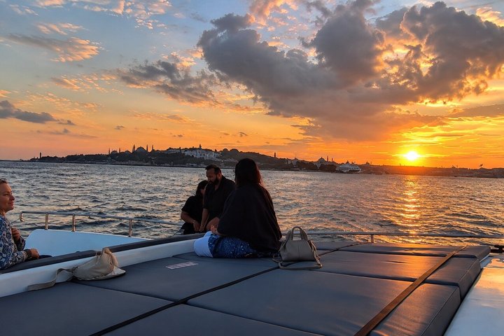 Luxury yacht cruise on Istanbul's Bosphorus at sunset, offering city views and refreshments, photo 49 | wizardtrip