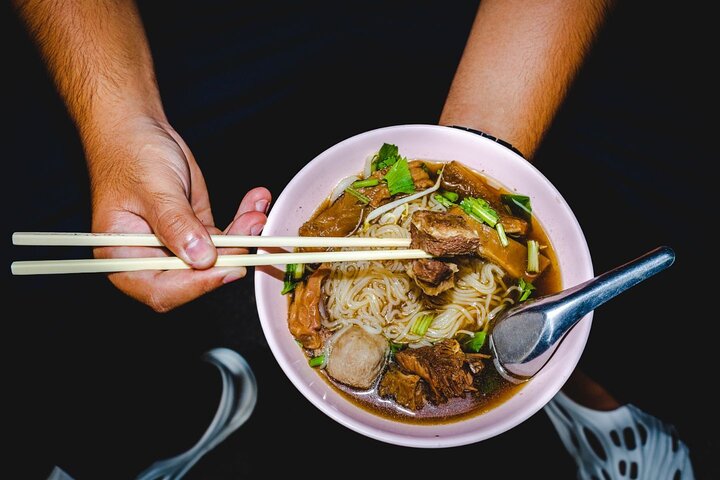Un voyage culinaire à travers la vieille ville de Bangkok, avec diverses dégustations de street food et des transports locaux, photo 7 | wizardtrip