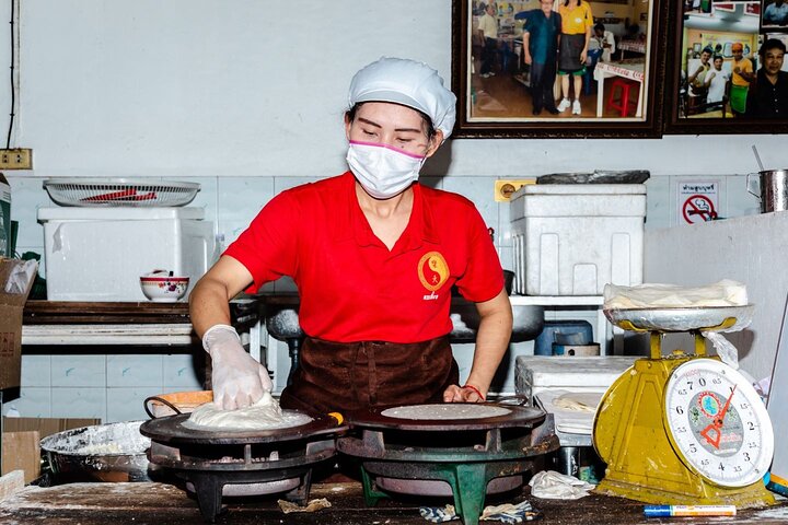 Ontdek Phuket's levendige streetfood scene met diverse proeverijen in Old Town, foto 8 | wizardtrip