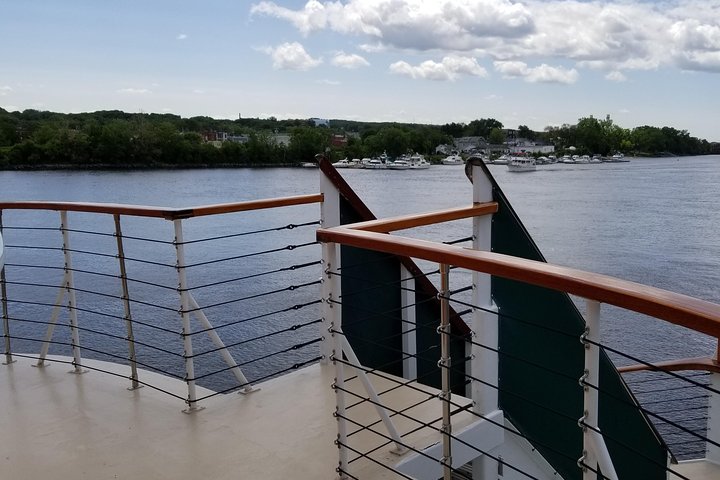 Panoramische cruise op de Hudson River met uitzicht op de monumenten van Albany en de natuur, foto 7 | wizardtrip