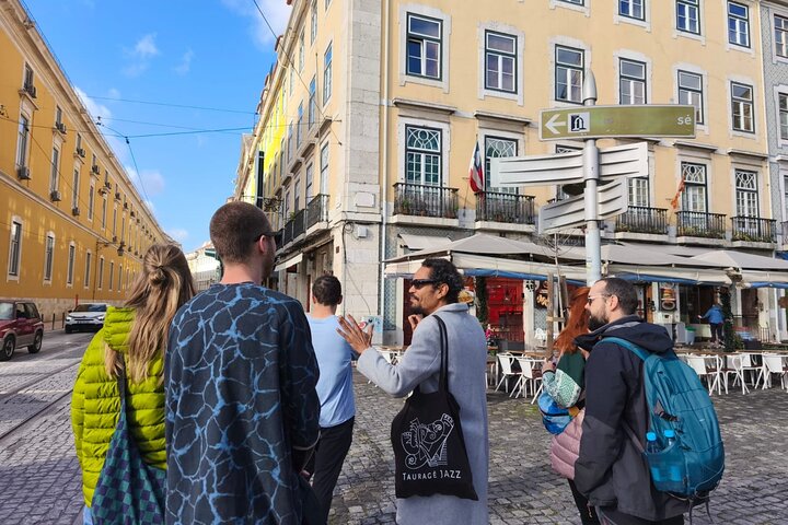 Privat vandretur som utforsker historiske Lisboa-landemerker, nabolag og utsiktspunkter, foto 6 | wizardtrip