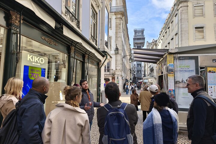 Privat vandretur som utforsker historiske Lisboa-landemerker, nabolag og utsiktspunkter, foto 9 | wizardtrip