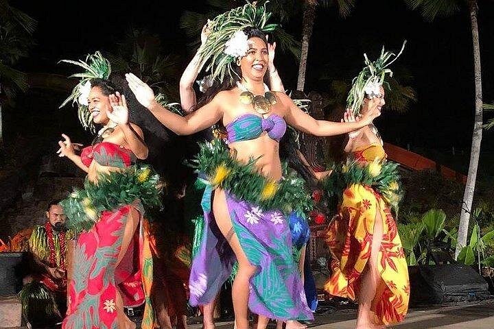 Experimente un auténtico luau hawaiano con comida, música y danza tradicionales en Oahu, foto 6 | wizardtrip