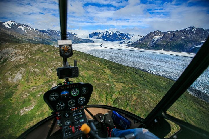 Helicopter flight and dogsledding adventure in Alaska with huskies and glaciers, photo 11 | wizardtrip