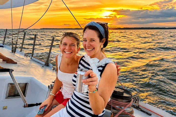 Segeln Sie an Bord der historischen America's Cup 12-Meter-Yacht Stars & Stripes auf einer Nachmittagsfahrt von Hilton Head, Foto 8 | wizardtrip