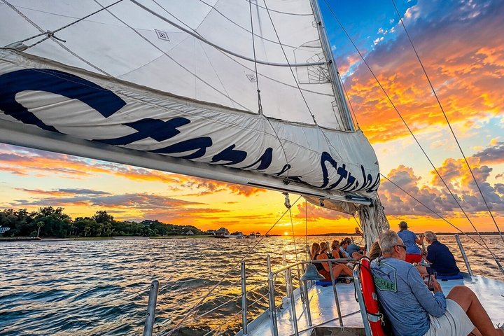 Segeln Sie an Bord der historischen America's Cup 12-Meter-Yacht Stars & Stripes auf einer Nachmittagsfahrt von Hilton Head, Foto 9 | wizardtrip