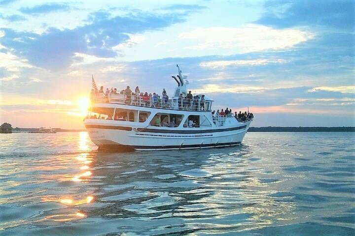 Crociera al tramonto con avvistamento delfini con partenza da Hilton Head Island, foto 17 | wizardtrip