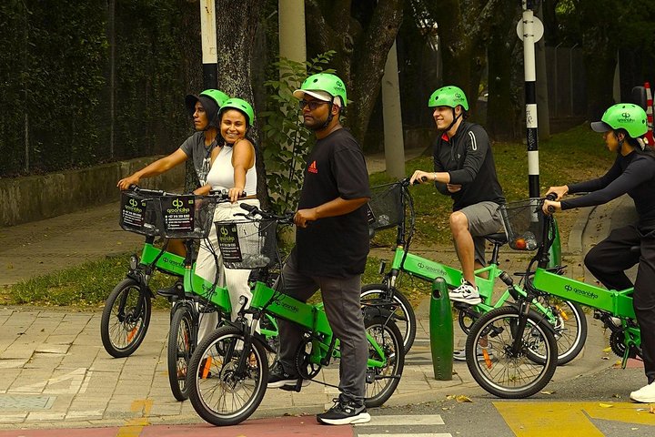 Passeio de bicicleta elétrica pelas ruas coloridas, parques e miradouros de Medellín, incluindo café e lanches, foto 6 | wizardtrip