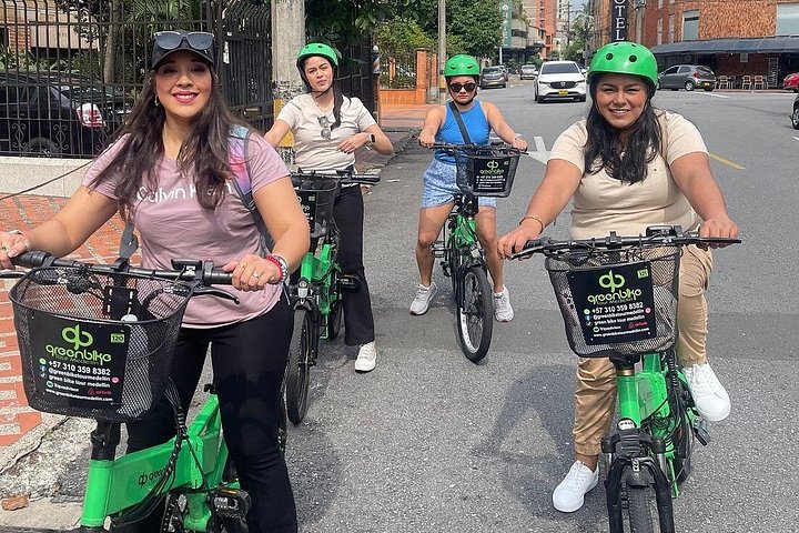 Passeio de bicicleta elétrica pelas ruas coloridas, parques e miradouros de Medellín, incluindo café e lanches, foto 7 | wizardtrip
