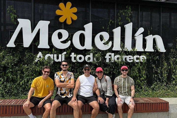 Passeio de bicicleta elétrica pelas ruas coloridas, parques e miradouros de Medellín, incluindo café e lanches, foto 19 | wizardtrip