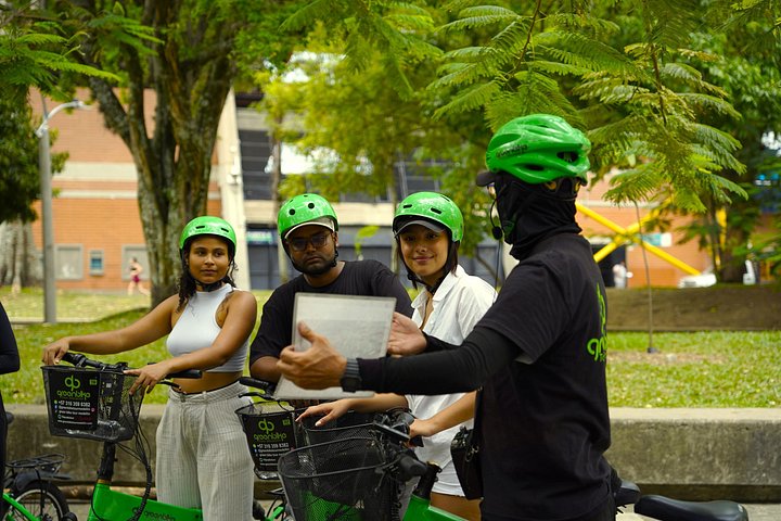 Passeio de bicicleta elétrica pelas ruas coloridas, parques e miradouros de Medellín, incluindo café e lanches, foto 20 | wizardtrip
