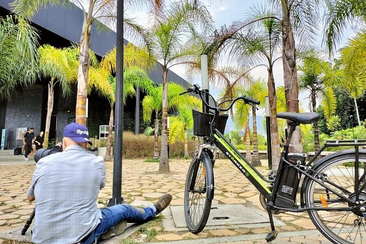 Passeio de bicicleta elétrica pelas ruas coloridas, parques e miradouros de Medellín, incluindo café e lanches, foto 22 | wizardtrip