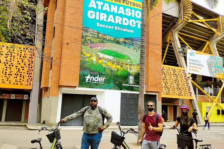Passeio de bicicleta elétrica pelas ruas coloridas, parques e miradouros de Medellín, incluindo café e lanches, foto 24 | wizardtrip