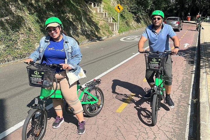 Passeio de bicicleta elétrica pelas ruas coloridas, parques e miradouros de Medellín, incluindo café e lanches, foto 27 | wizardtrip