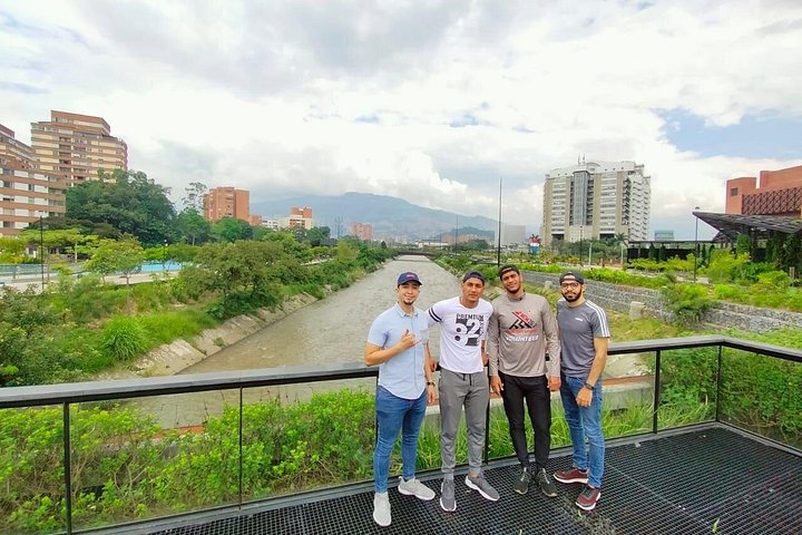 Passeio de bicicleta elétrica pelas ruas coloridas, parques e miradouros de Medellín, incluindo café e lanches, foto 36 | wizardtrip