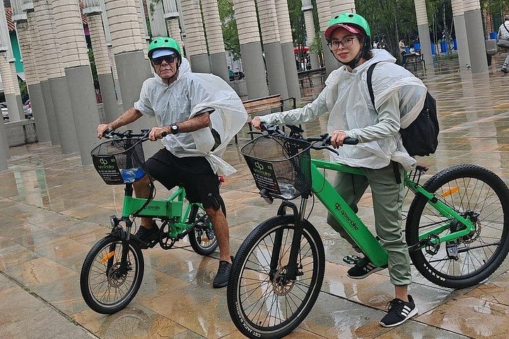 Passeio de bicicleta elétrica pelas ruas coloridas, parques e miradouros de Medellín, incluindo café e lanches, foto 38 | wizardtrip