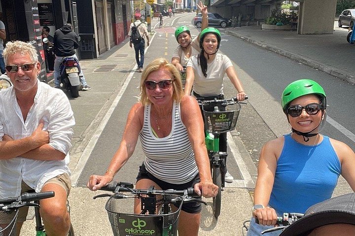 Passeio de bicicleta elétrica pelas ruas coloridas, parques e miradouros de Medellín, incluindo café e lanches, foto 41 | wizardtrip
