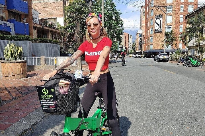 Passeio de bicicleta elétrica pelas ruas coloridas, parques e miradouros de Medellín, incluindo café e lanches, foto 49 | wizardtrip