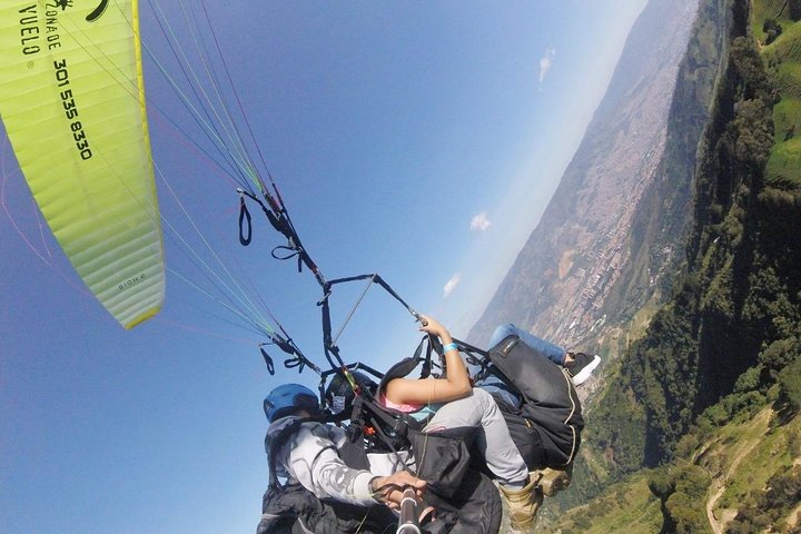 Oplev spændende paragliding over Medellín med fantastisk byudsigt og professionel video, foto 7 | wizardtrip