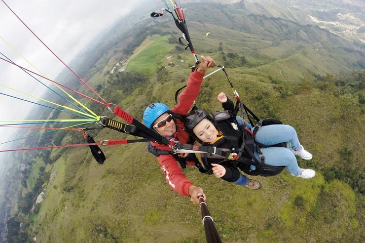 Oplev spændende paragliding over Medellín med fantastisk byudsigt og professionel video, foto 10 | wizardtrip