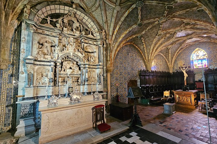 Day trip from Lisbon to Sintra and Cascais, featuring Pena Palace, Cabo da Roca, and coastal views, photo 15 | wizardtrip